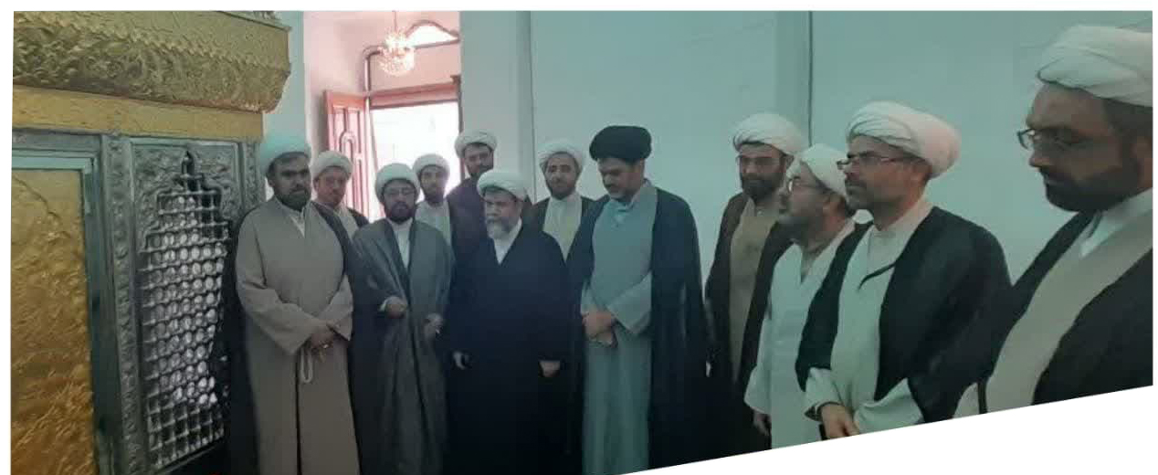 حضور مدیر و معاونین حوزه علمیه فارس در آرامگاه مطهر آیت الله سید عبدالحسین موسوی نجفی لاری(ره)